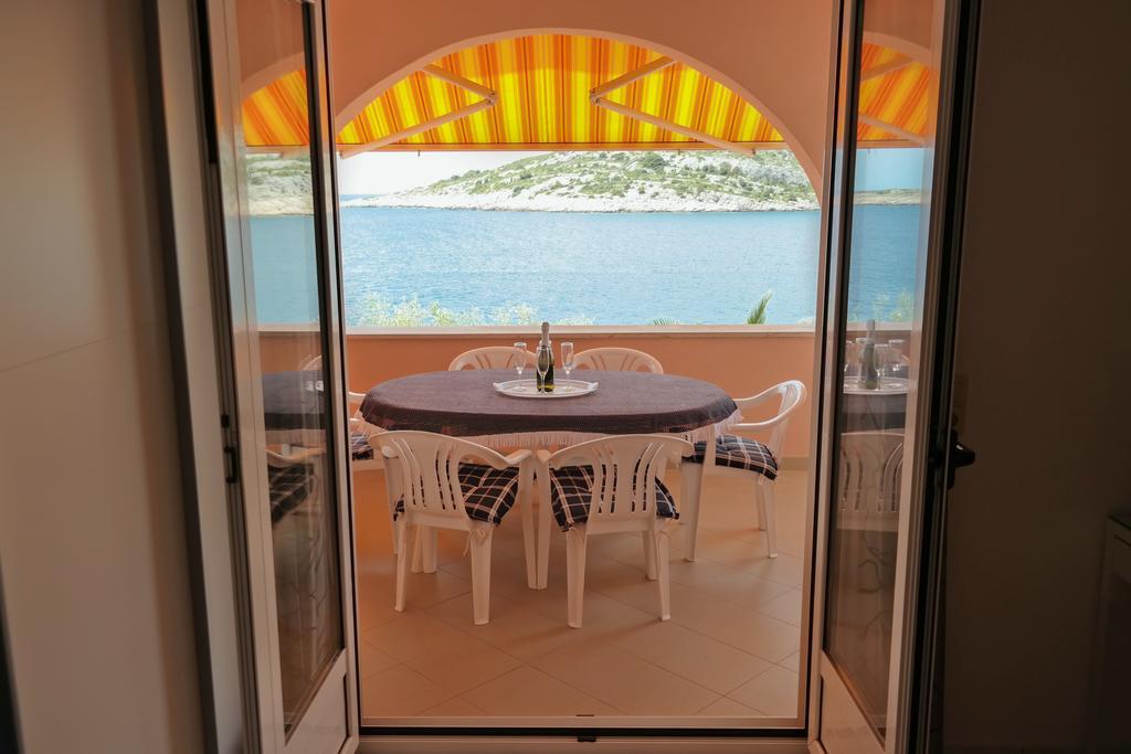Direkt Am Meer-Apartments Puntaplanka Рогозница Экстерьер фото