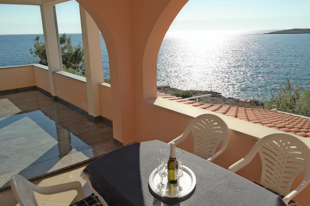 Direkt Am Meer-Apartments Puntaplanka Рогозница Экстерьер фото