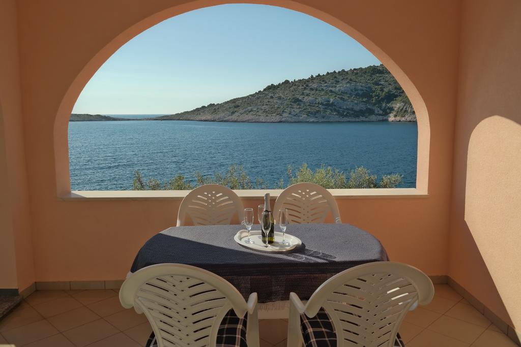 Direkt Am Meer-Apartments Puntaplanka Рогозница Экстерьер фото