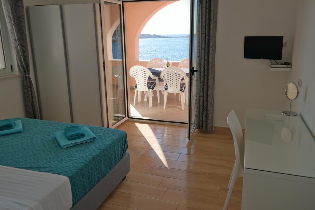 Direkt Am Meer-Apartments Puntaplanka Рогозница Экстерьер фото