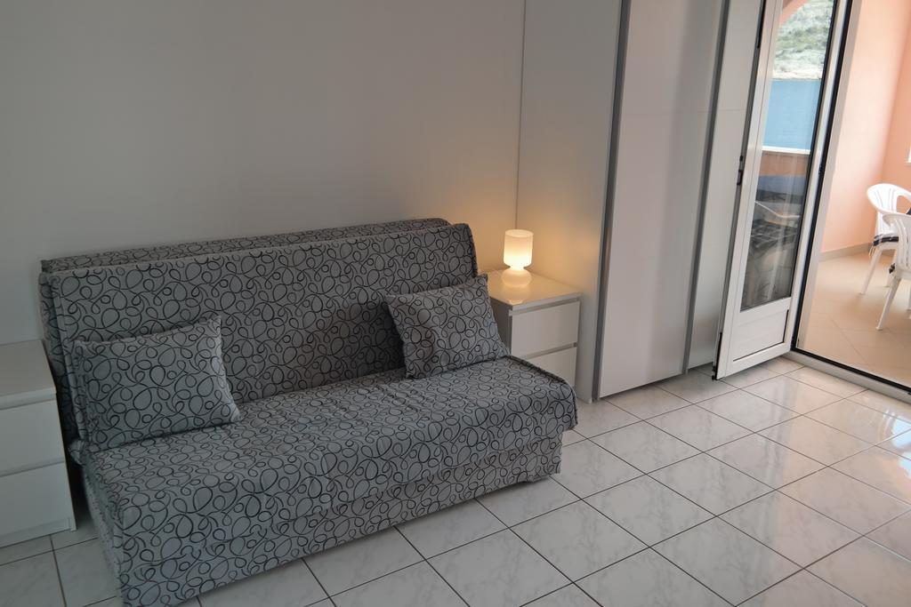 Direkt Am Meer-Apartments Puntaplanka Рогозница Экстерьер фото