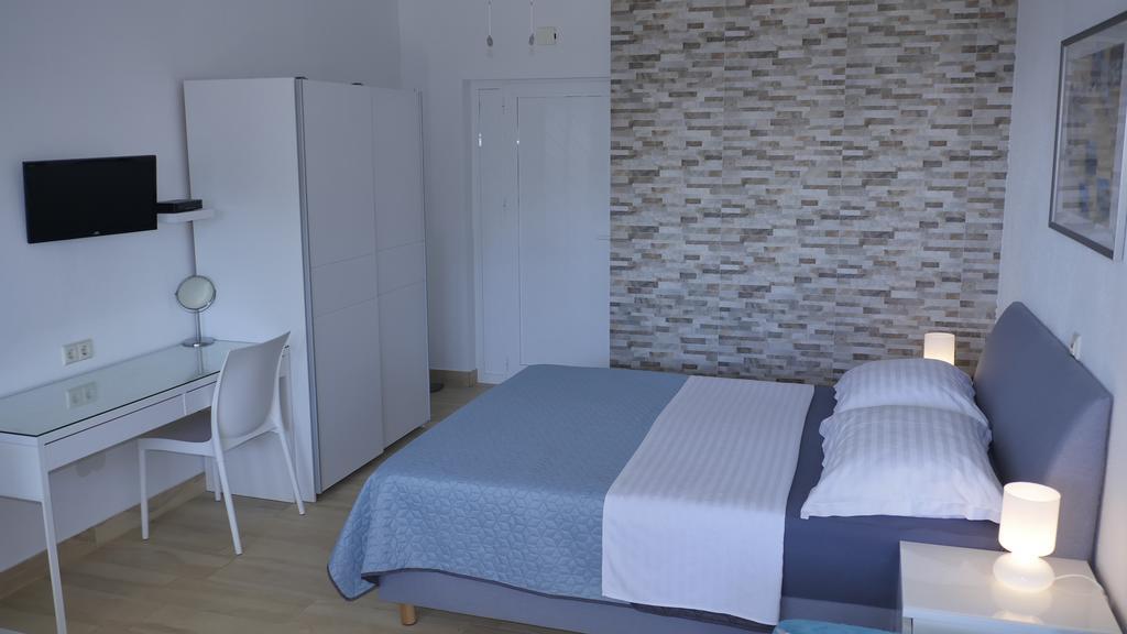 Direkt Am Meer-Apartments Puntaplanka Рогозница Экстерьер фото